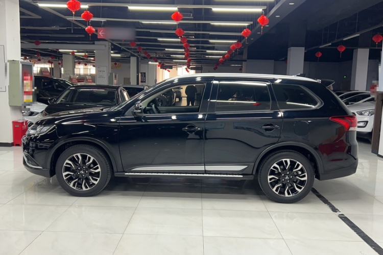 Used Mitsubishi Outlander 2019 2.0L Two-Wheel Drive Comfort Edition 5 Seats China V Standard