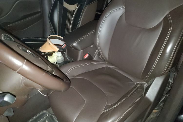 Used Jeep Cherokee 2014 2.4L Luxury Edition Left Front Seat