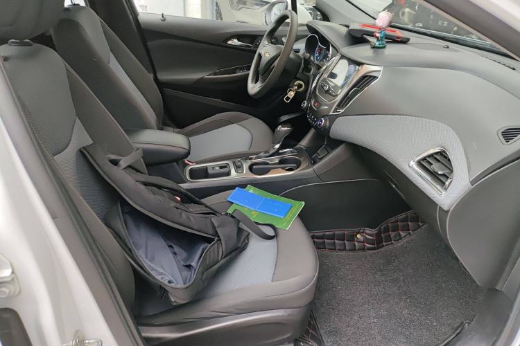 Used Chevrolet Cruze 2017 1.5L Hatchback Automatic Pioneer Sunroof Edition