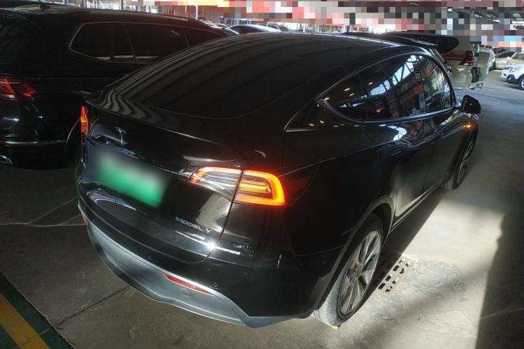 Used Tesla Model Y 2022 Long-Range All-Wheel-Drive Version
