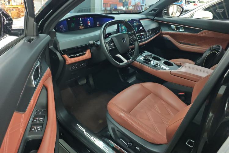 Used CHANGAN UNI-K 2023 2.0T Two-Wheel Drive Yue Ling Trim