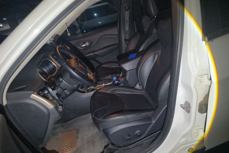 Used Jeep Cherokee 2017 2.0L Superior Edition Left Front Seat