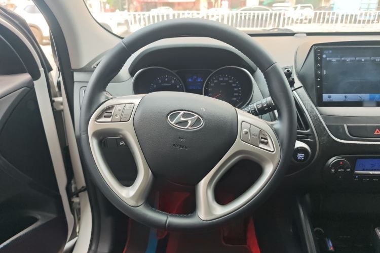 Used Hyundai ix35 2015 2.0L Automatic 2WD Smart Version China V Standard
