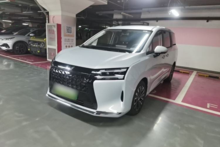 Used Wuling Starlight 730 2025 Model Plug-in Hybrid 125km Luxury Edition