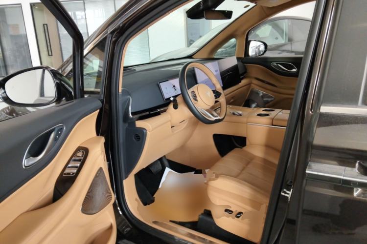 Used VOYAH Dream 2025 PHEV Four-Wheel-Drive Flagship Kunpeng Edition
