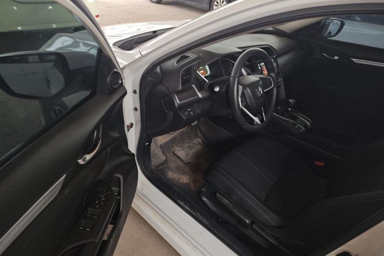 Used Honda Civic 2016 220TURBO Manual Luxury Edition Driver Seat