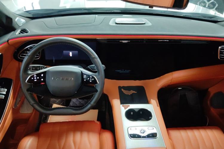 Used EXEED Lanyue C-DM 2025 180 Ultra-Long Range Max All-Wheel Drive 7-Seater Center Console