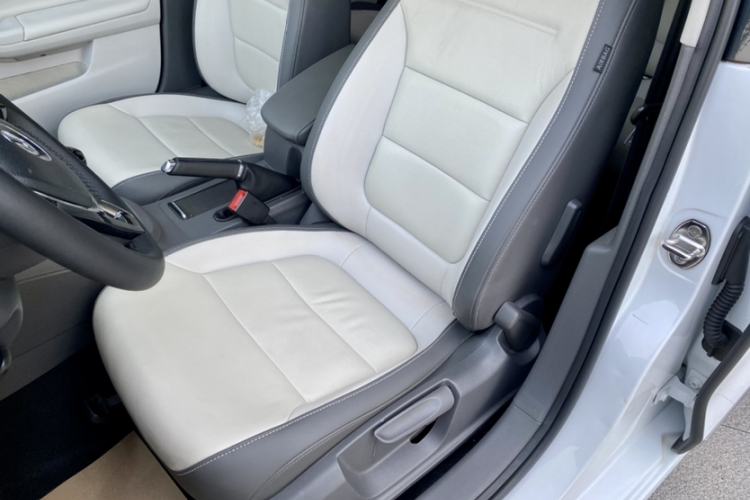 Used Volkswagen Sagitar 2015 1.6L Manual Comfort Model Left Front Seat