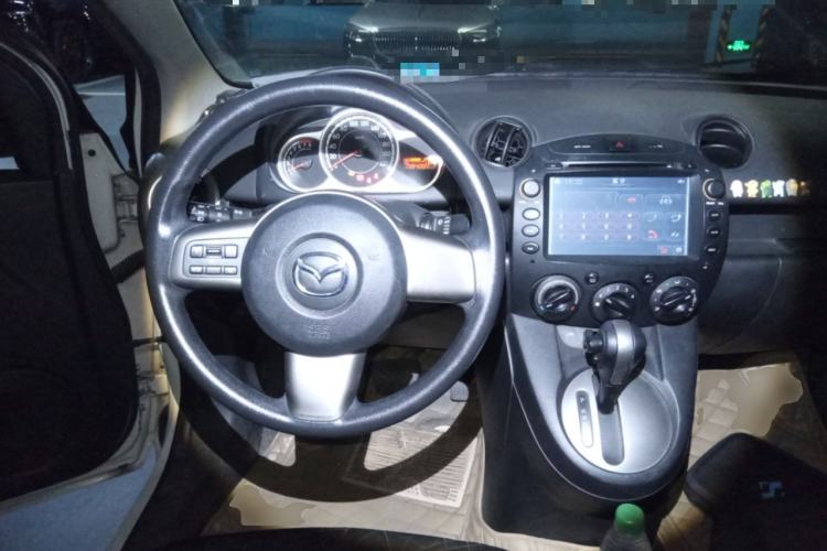 Used Mazda 2 2011 XuanDong 1.5L Automatic Fashion Edition Steering Wheel