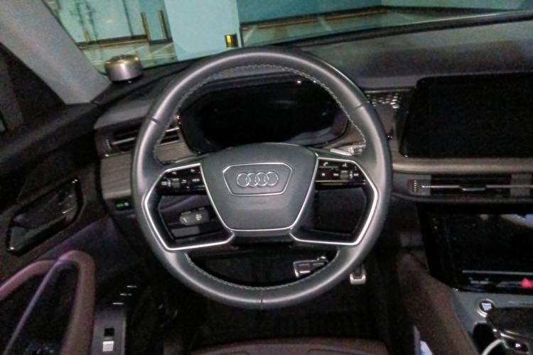 Used Audi Q6 2024 45 TFSI quattro Qiyun Edition Yulin Package 7 Seats Steering Wheel