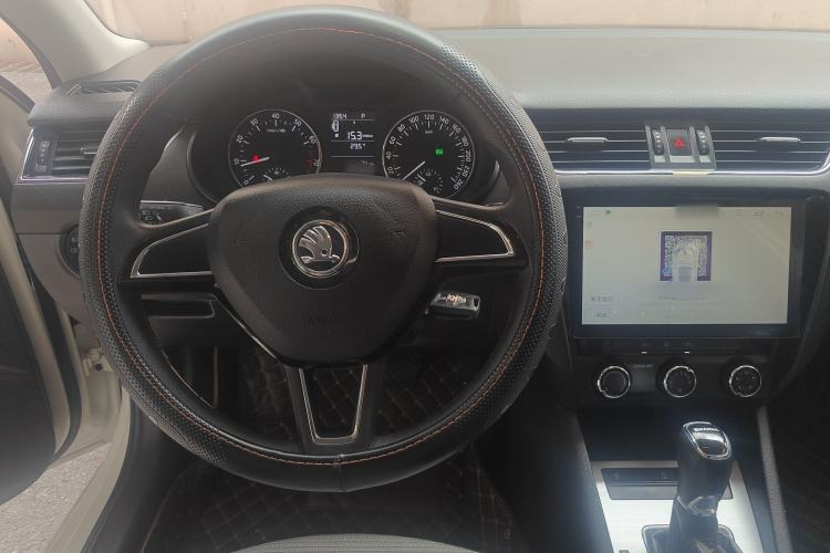 Used Skoda Octavia 2017 1.6L Automatic Front-Wheel Drive Model Steering Wheel