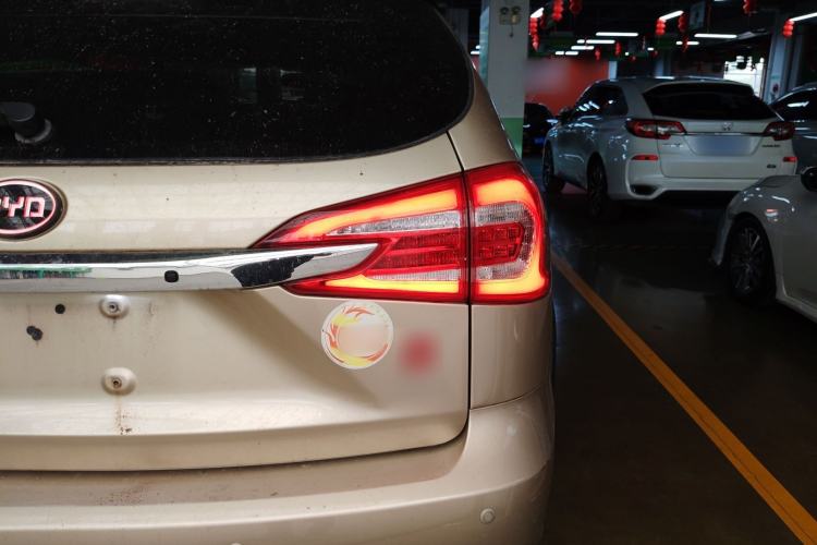 Used BYD Tang New Energy 2015 2.0T Four-Wheel-Drive Flagship Model Right Rear Taillight