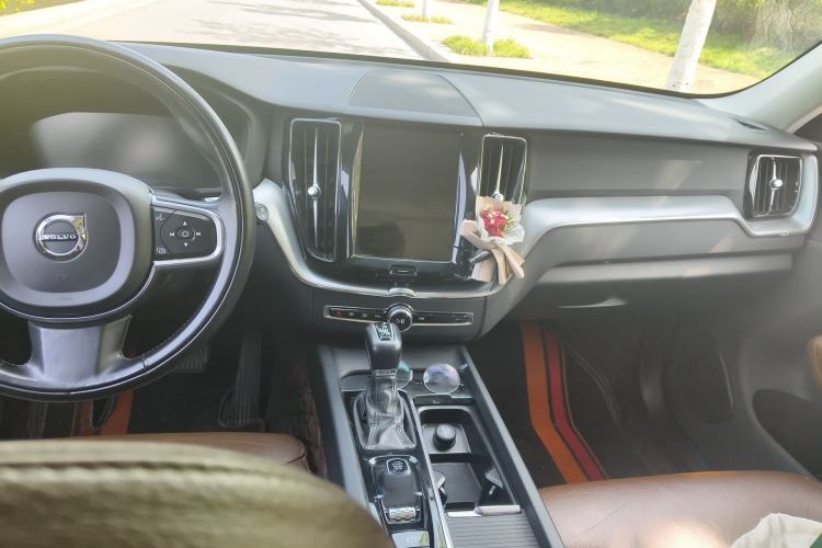 Used Volvo XC60 2019 T5 4x4 Smart Edition China V Standard Center Console