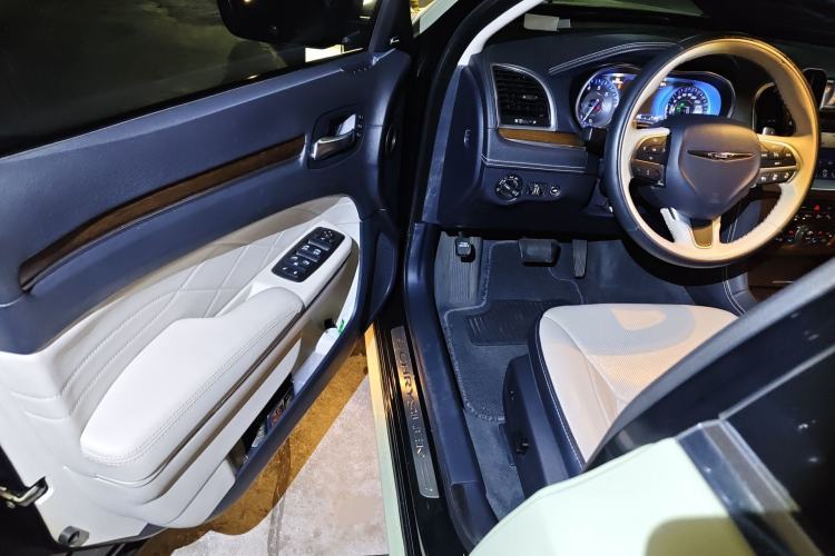 Used Chrysler 300C 2016 3.0L Supreme Edition Driver Seat