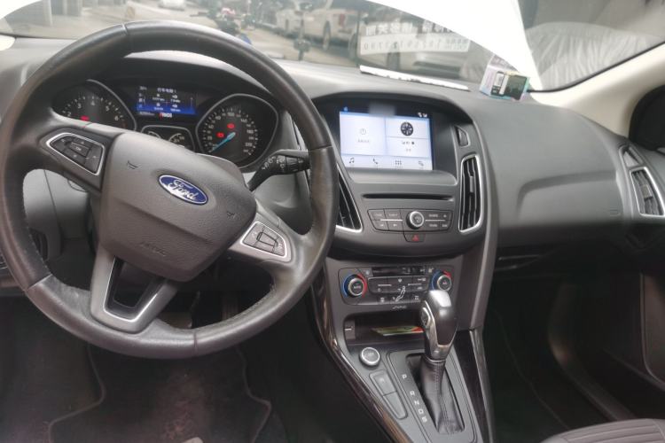 Used Ford Focus 2017 Hatchback EcoBoost 180 Automatic Elite Model Center Console