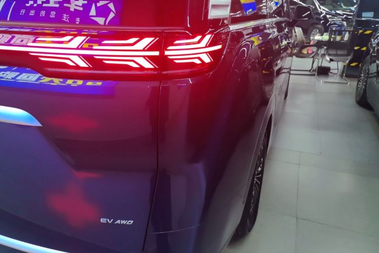 Used Denza D9 2022 EV 600 Four-Wheel Drive Flagship Model