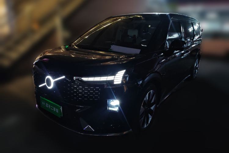 Used Volvo EM90 2025 Ultra Six-Seater