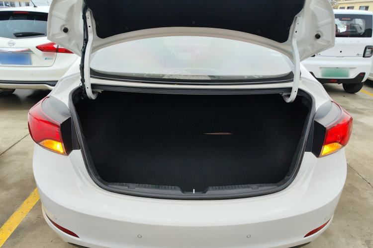 Used Hyundai Elantra (5th Generation / Langdong) 2016 1.6L Automatic Smart Version Trunk