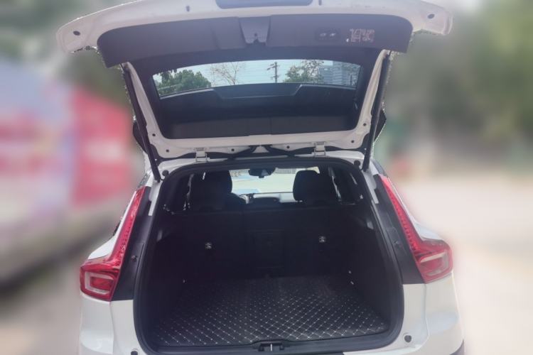 Used Volvo XC40 2021 T4 Four-Wheel Drive Smart & Sporty Edition Trunk