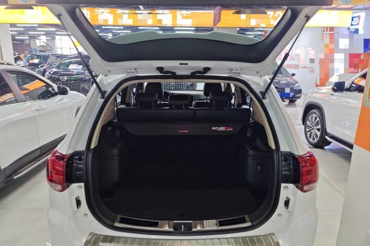 Used Mitsubishi Outlander 2019 2.0L Two-Wheel Drive Comfort Edition 5 Seats China VI Standard
