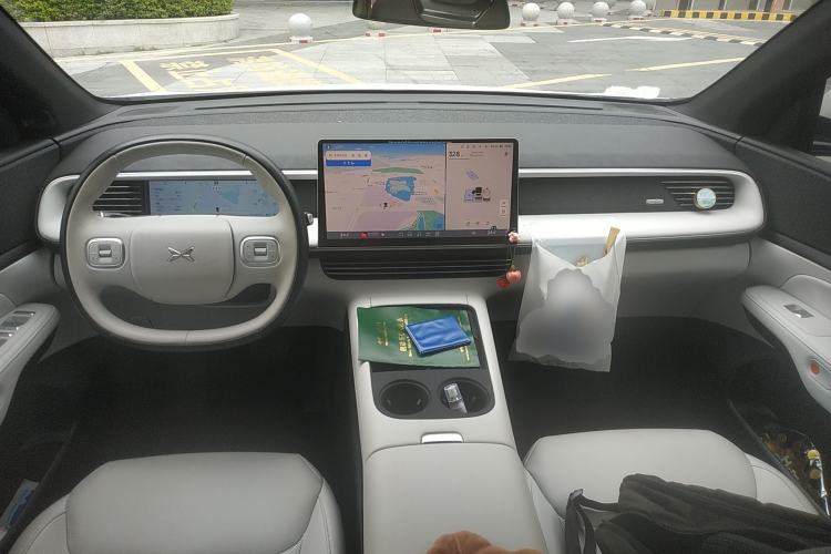 Used XPeng G6 2023 580 Long-Range Pro Center Console