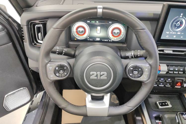 Used 212 T01 2024 2.0T Explorer
