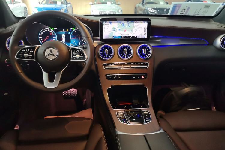 Used Mercedes-Benz GLC 2021 GLC 300 L 4MATIC Dynamic Model Center Console