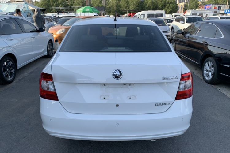 Used Skoda Rapid 2015 1.6L Automatic Smart Selection Model
