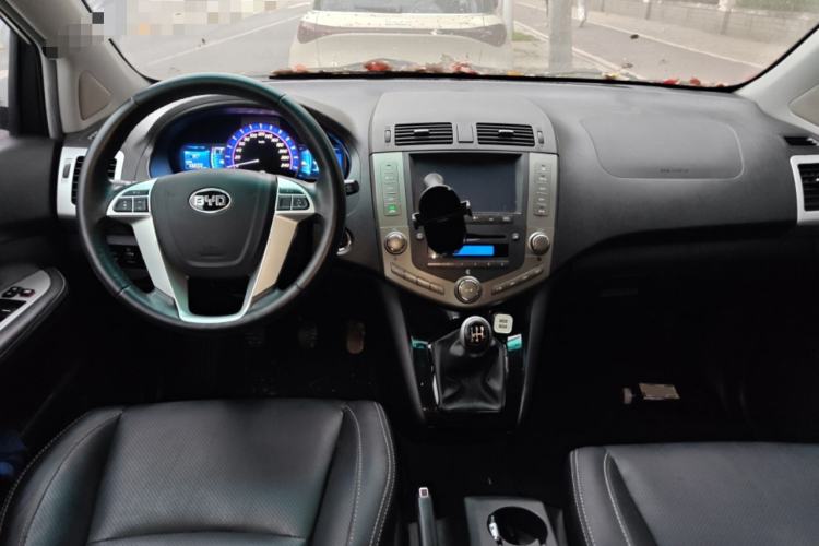 Used BYD S6 2014 2.0L Manual Luxury 5-Seater
