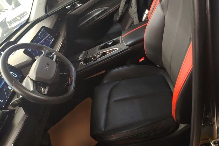 Used CHANGAN OSHAN Z6 2022 Blue Whale 1.5T DCT Smart Navigation Model
