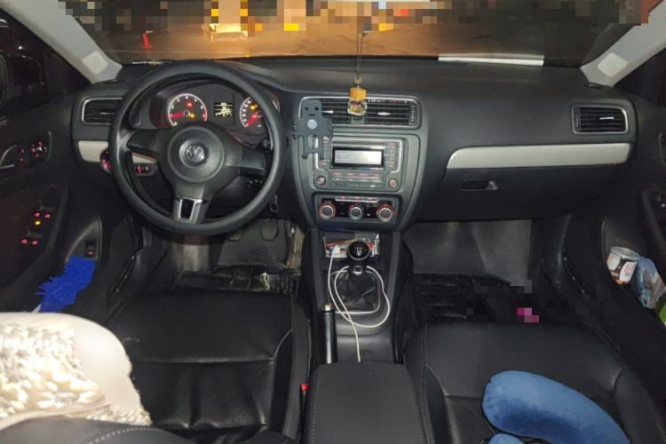 Used Volkswagen Sagitar 2014 Revised Version 1.6L Manual Comfort Edition Center Console