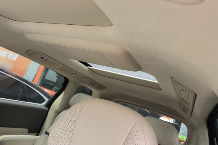 Used VOYAH Dream 2025 PHEV Four-Wheel-Drive Flagship Kunpeng Edition Headliner