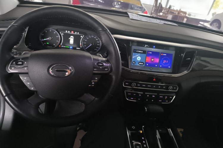 Used GAC Trumpchi GS8 2017 320T Two-Wheel Drive Luxury Smart Connectivity Version (7 Seats) Center Console