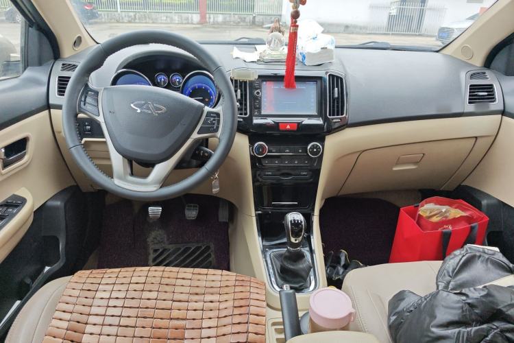 Used Chery E3 2013 1.5L Manual Qushang Model Center Console