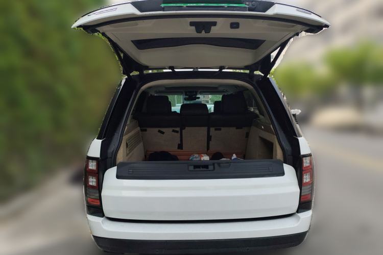 Used Land Rover Range 2017 3.0 SC V6 Vogue Extended Version Trunk