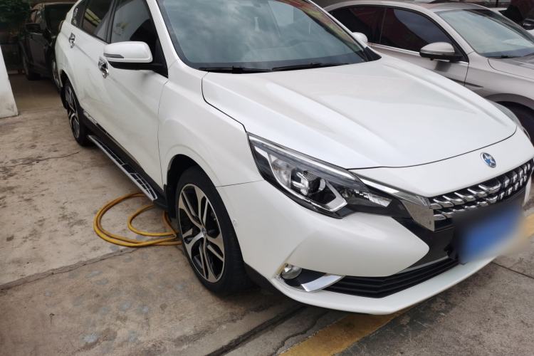 Used Venucia T90 2017 2.0L CVT Leading Edition Front Right 45 Deg