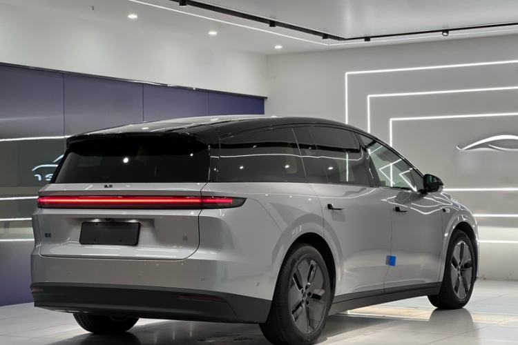 Used Li Auto Li Auto i8 2025 Model Standard Version
