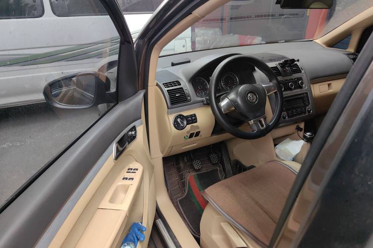 Used Volkswagen Touran 2011 1.4T Manual Zhiya Edition 5 Seats
