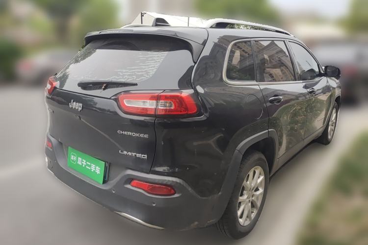 Used Jeep Cherokee 2017 2.0L Superior Edition Rear Right 45 Deg