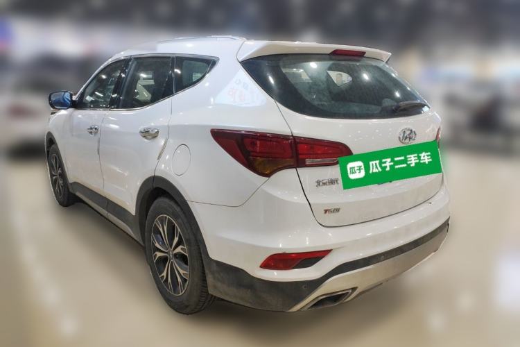 Used Hyundai Santa Fe 2017 2.0T Automatic Two-Wheel Drive Smart Version 7 Seats