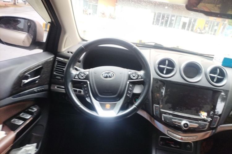 Used BYD Tang New Energy 2015 2.0T Four-Wheel-Drive Flagship Model