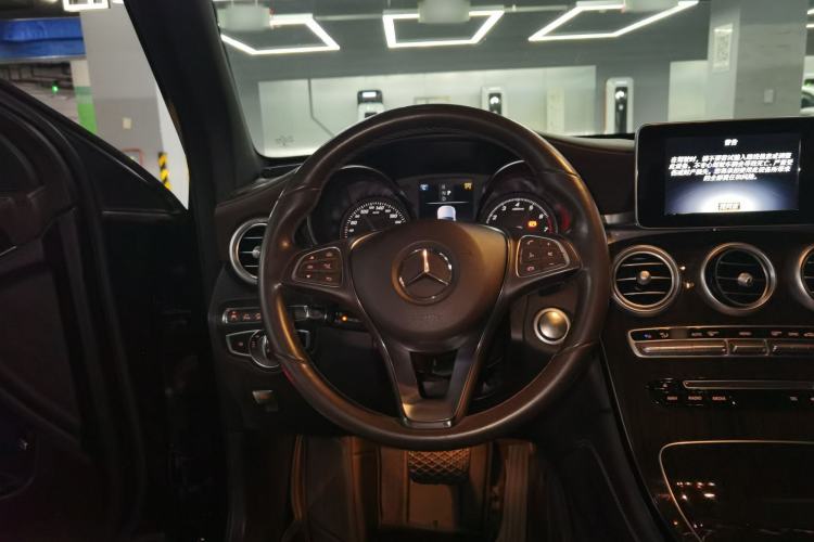 Used Mercedes-Benz GLC 2018 Facelift GLC 260 4MATIC Luxury Edition
