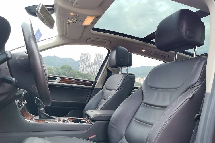 Used Volkswagen Touareg 2014 3.0 TSI New Edition
