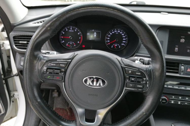 Used Kia K5 2016 1.6T Automatic LUX Steering Wheel