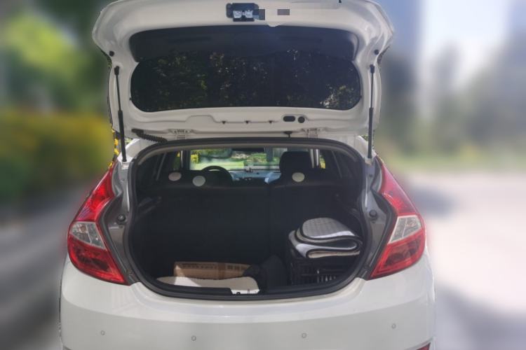 Used Hyundai Verna (older generation) 2011 Hatchback 1.4L Automatic Fashion GT Trunk