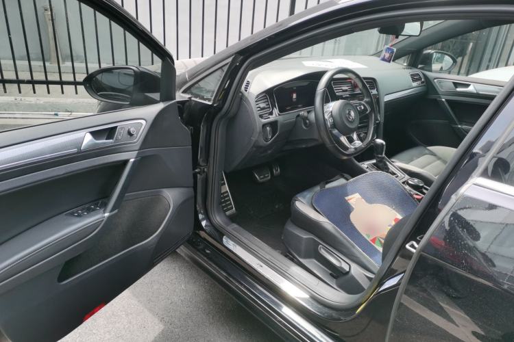 Used Volkswagen Golf 2020 Charming Edition 280TSI DSG R-Line Driver Seat