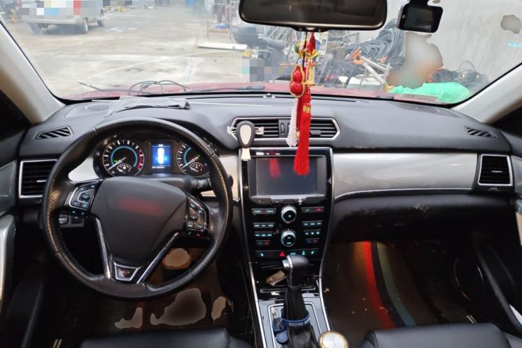 Used Haval H2 2015 1.5T Automatic Two-Wheel Drive Prestige Edition Center Console