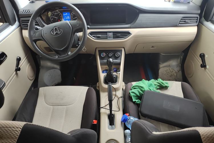 Used CHANGAN KUAYUE Xing V3 2023 1.5L Gasoline Comfort Edition 5-Seat Passenger Vehicle Center Console