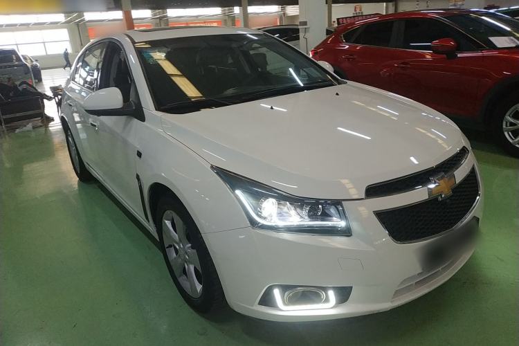 Used Chevrolet Cruze 2013 Hatchback 1.6T Automatic Flagship Model Front Right 45 Deg