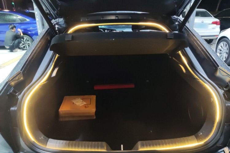 Used CHANGAN UNI-V 2022 1.5T Smart Navigation Version Trunk